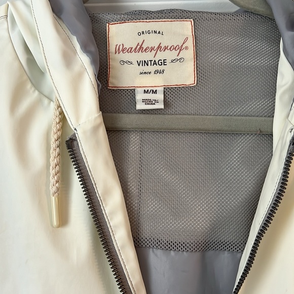 Ladies, Rain jacket! - Picture 2 of 4